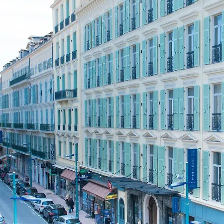 Merveilleux 2p, à 50 M De La Plage, En Plein Centre Appartement