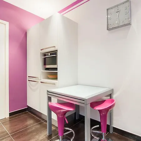 Merveilleux 2p, A 50 M De La Plage, En Plein Centre *