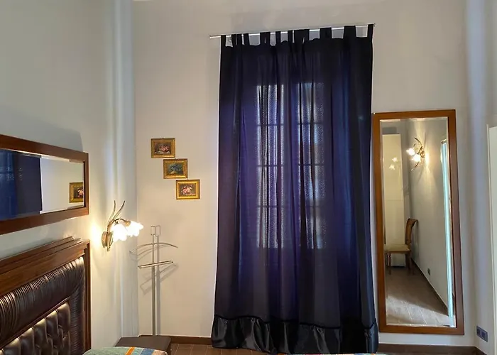 Merveilleux 2p, A 50 M De La Plage, En Plein Centre 芒通