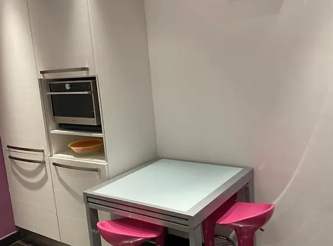 Merveilleux 2p, à 50 M De La Plage, En Plein Centre Appartement Menton