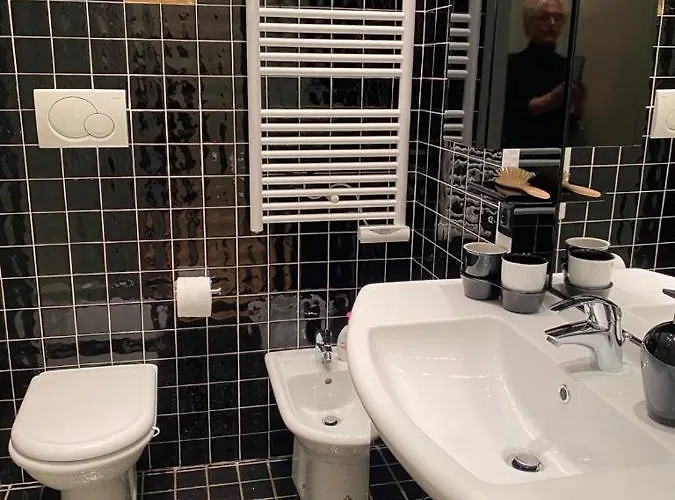 Merveilleux 2p, à 50 M De La Plage, En Plein Centre *