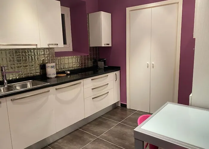 Merveilleux 2p, A 50 M De La Plage, En Plein Centre