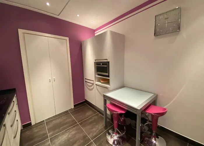 Merveilleux 2p, A 50 M De La Plage, En Plein Centre * 芒通