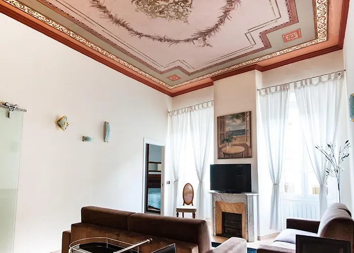 Merveilleux 2p, A 50 M De La Plage, En Plein Centre Menton