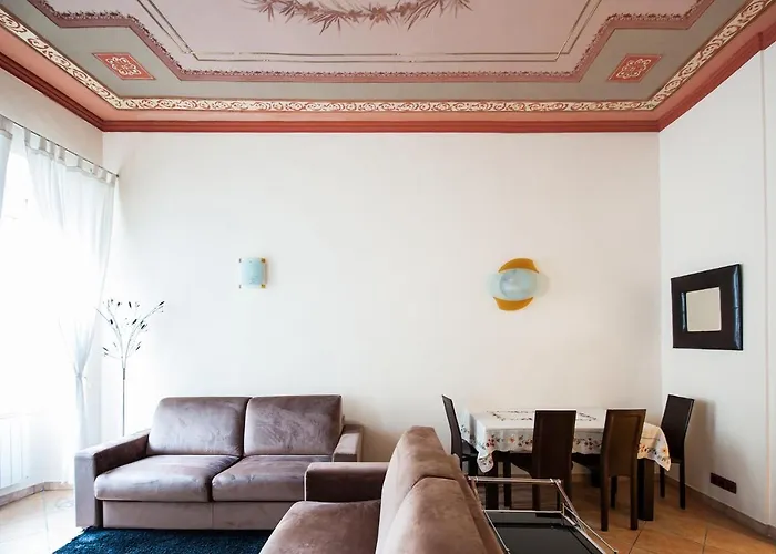 Merveilleux 2p, à 50 M De La Plage, En Plein Centre * Menton