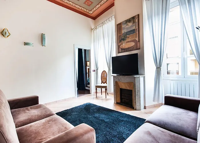 Merveilleux 2p, à 50 M De La Plage, En Plein Centre