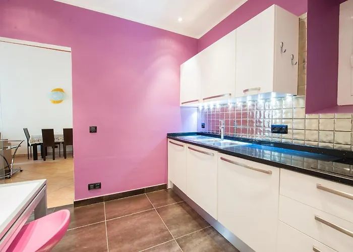 Merveilleux 2p, à 50 M De La Plage, En Plein Centre