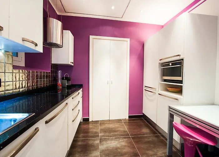 Merveilleux 2p, à 50 M De La Plage, En Plein Centre * Menton