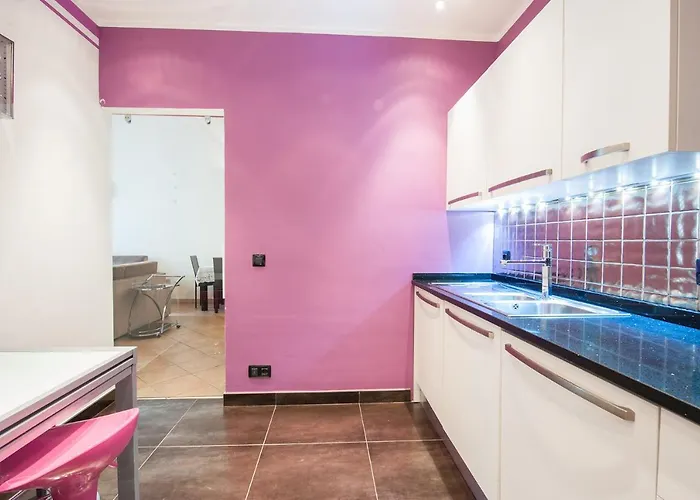 Merveilleux 2p, à 50 M De La Plage, En Plein Centre *