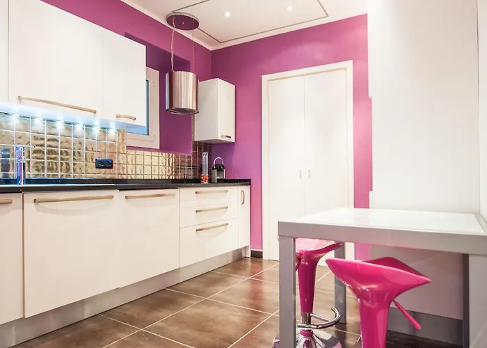 Merveilleux 2p, à 50 M De La Plage, En Plein Centre * Menton